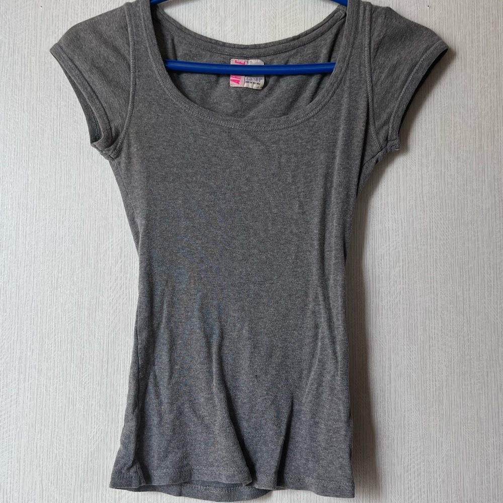 Super cute and super simple! Great for casual Friday!